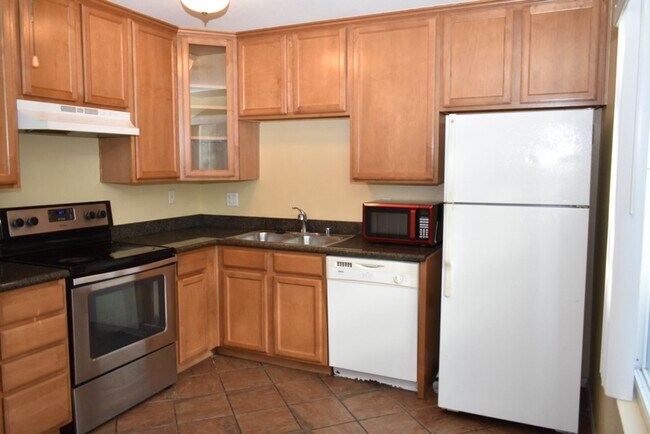 Building Photo - 2 Bedroom Townhouse