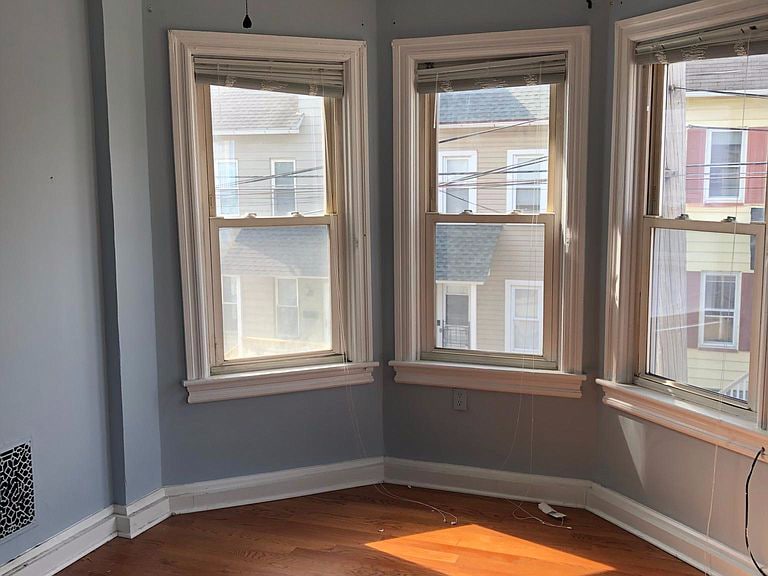 Foto principal - 315 E Garrison St