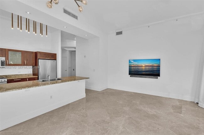 Building Photo - 20000 E Country Club Dr