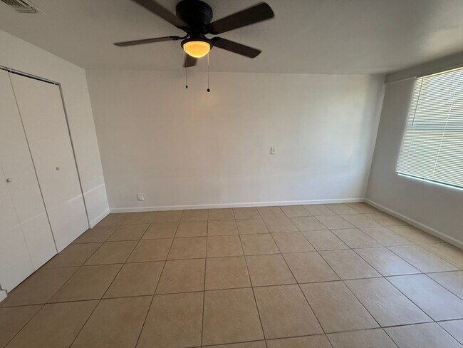 Building Photo - 368 Readwell Dr