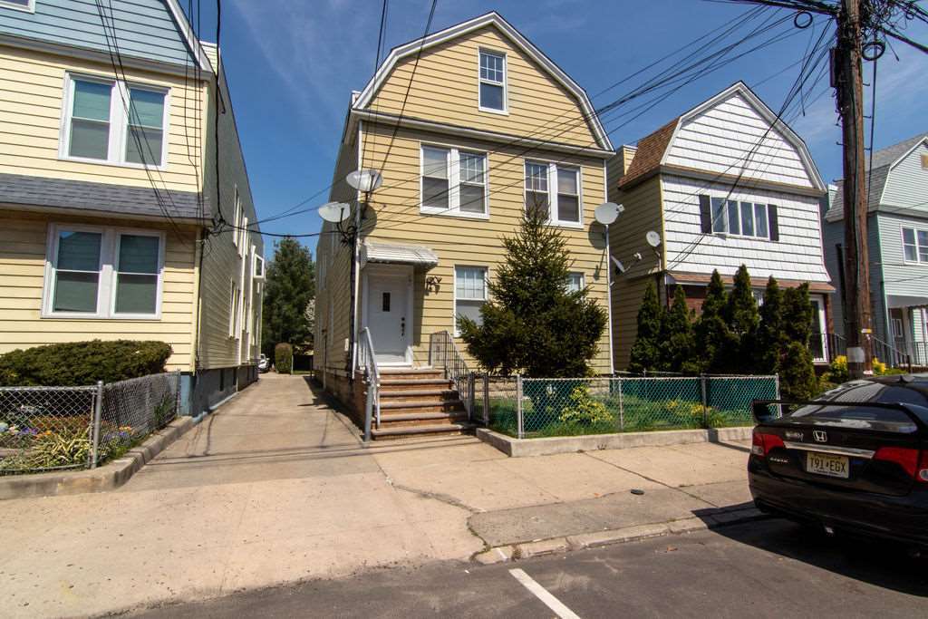 Primary Photo - 161 W 10th St