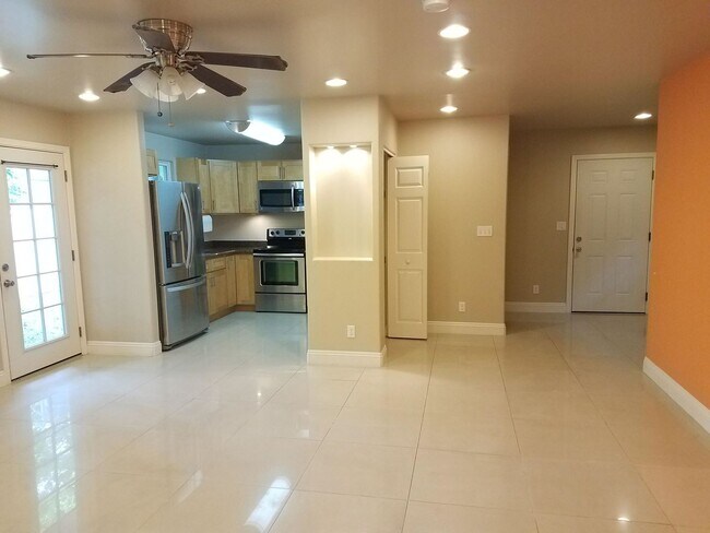 Foto del edificio - Pet Friendly, Ground Level, W/D, AC, Great...