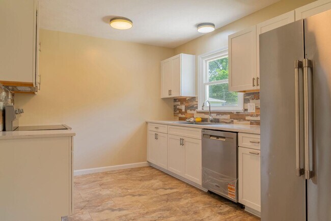 Foto del edificio - 462 Woodview Dr