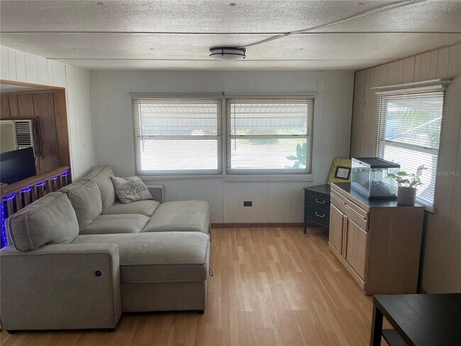 Foto del edificio - 1919 Shady Cove Dr