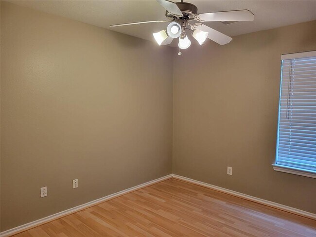 Building Photo - 6822 Chester Oak Dr