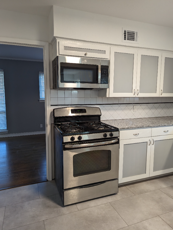 Building Photo - 606 S Weatherred Dr