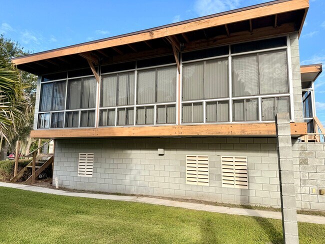 Foto del edificio - 160 N Lakeview Dr