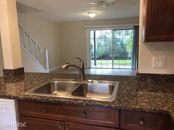 Building Photo - 2 br, 2.5 bath Townhome - 16532 Brigadoon Dr