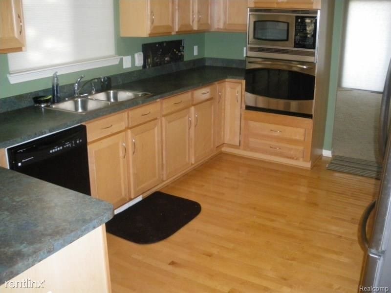 Primary Photo - 1496 Covington Xing