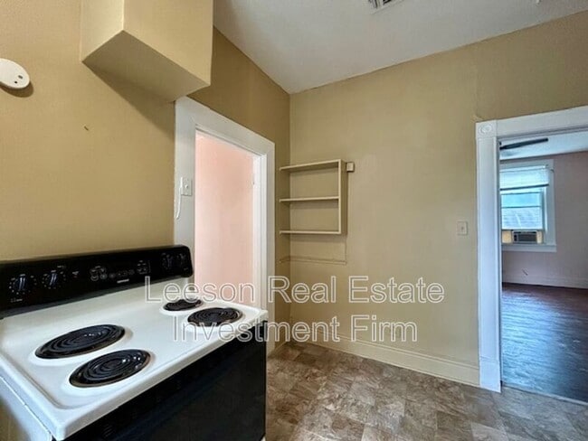 Building Photo - 533 Merrick St