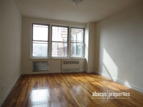 Building Photo - 227 E 7th St