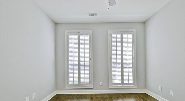 Foto del edificio - 130 Treeside Terrace