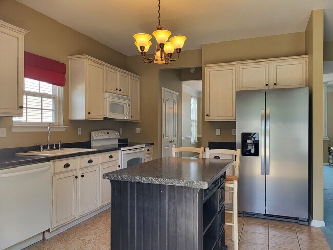 Building Photo - 3 bedroom townhouse in Waterside Crossing