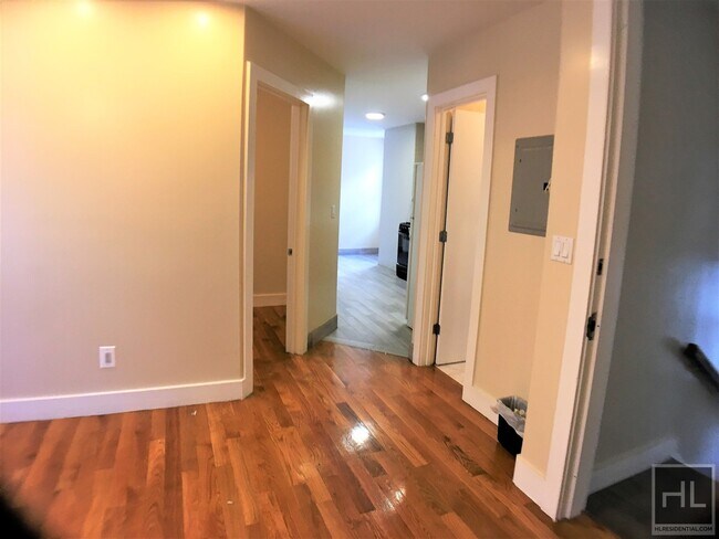 Foto del edificio - 690 E 5th St