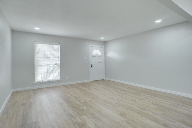 Building Photo - 5031 Oak Timbers Ct