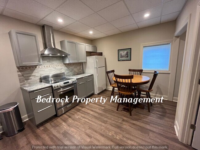 Building Photo - 357 St Clair Dr