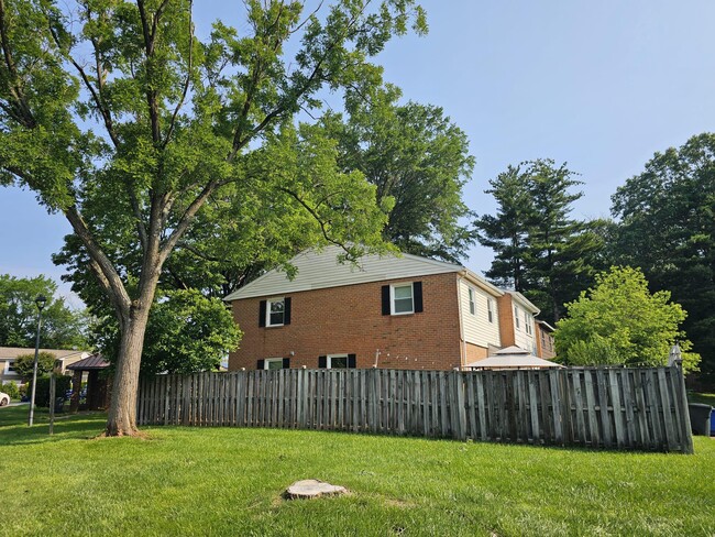 Building Photo - 4226 Embassy Dr
