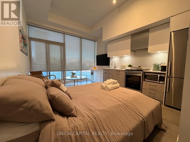 Building Photo - 251 Jarvis St