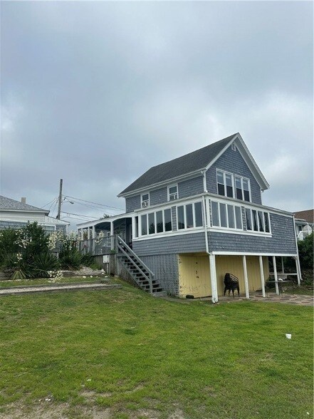 Building Photo - 341 Riverside St