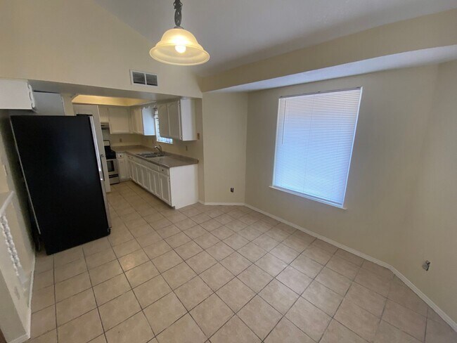 Foto del edificio - EASTSIDE HOME FOR RENT