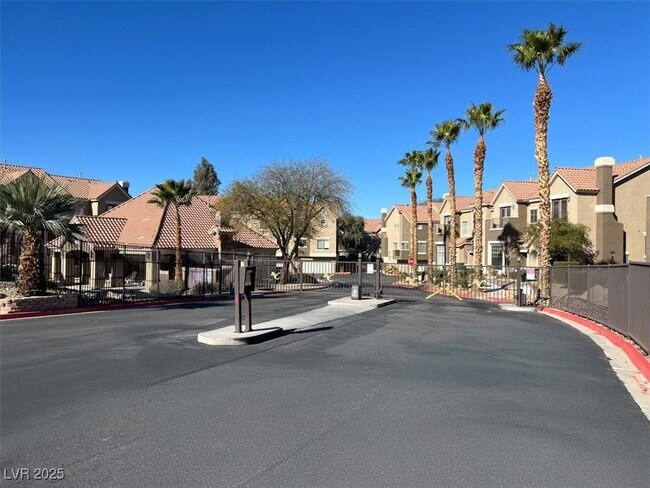 Foto del edificio - 2755 Fountain Ridge Ln