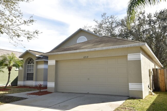 Building Photo - 6939 Crown Lake Dr