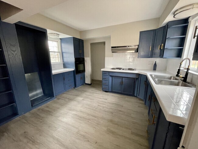 Building Photo - 1731 W 56th Ave