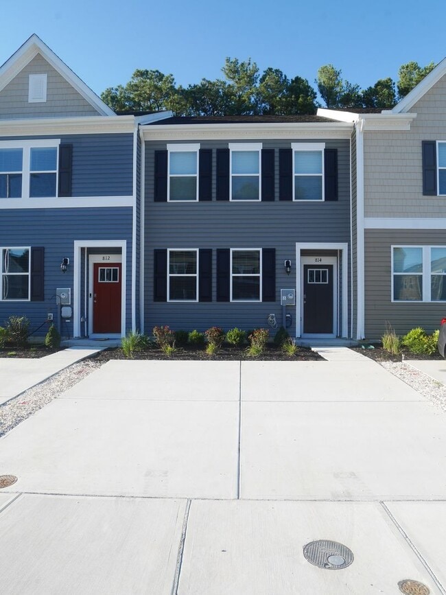 Building Photo - 814 Mersey Ln