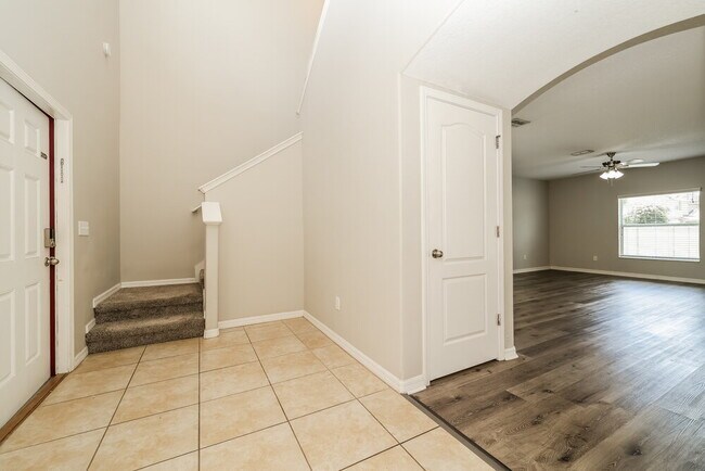 Foto del edificio - 6402 Trent Creek Dr