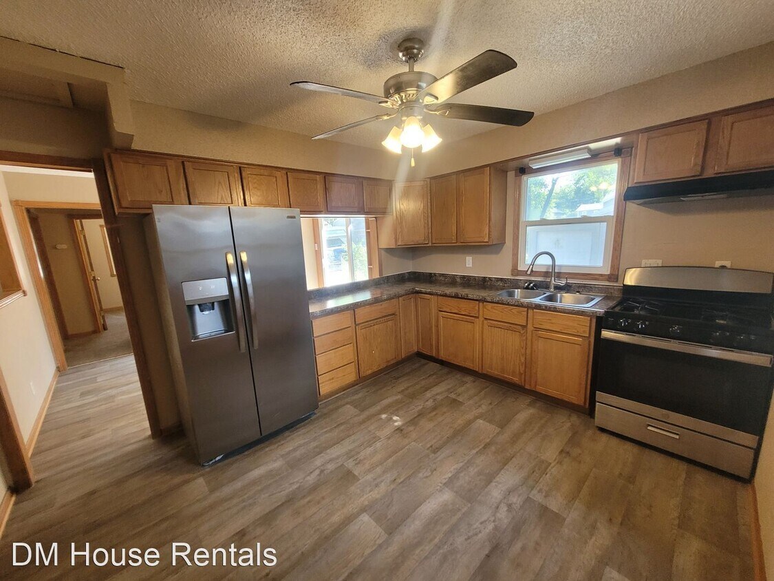 3 br, 1 bath House 2209 East 40th Street House for Rent in Des