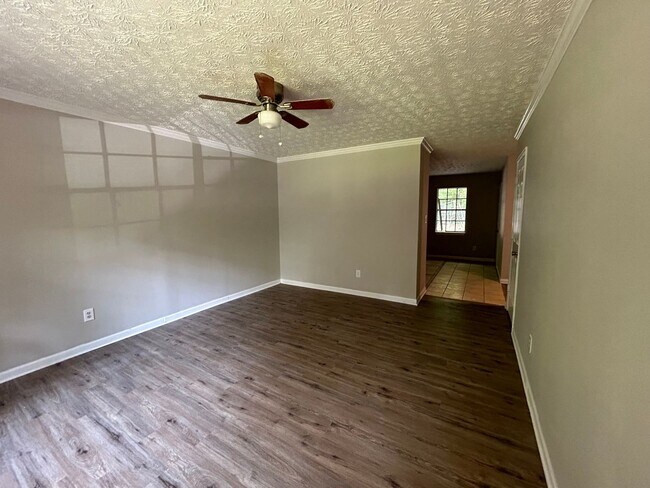Foto del edificio - **$400 OFF FIRST FULL MONTH OF RENT**105 Meadowbrook Court Unit A - Available Now! Ask how you ca...