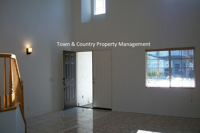 Building Photo - 1341 Somerset Ct