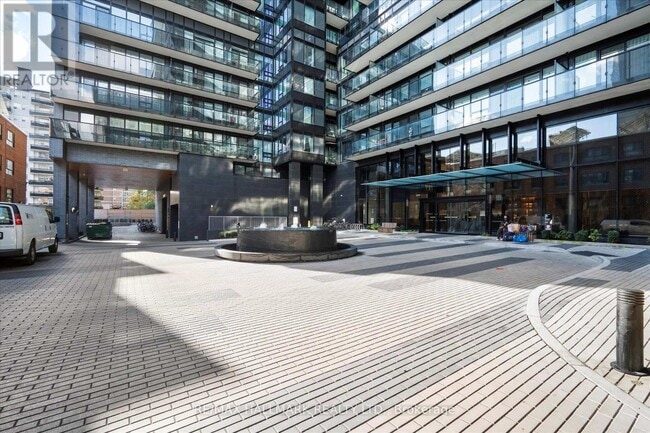 Photo du bâtiment - 127 Broadway Ave