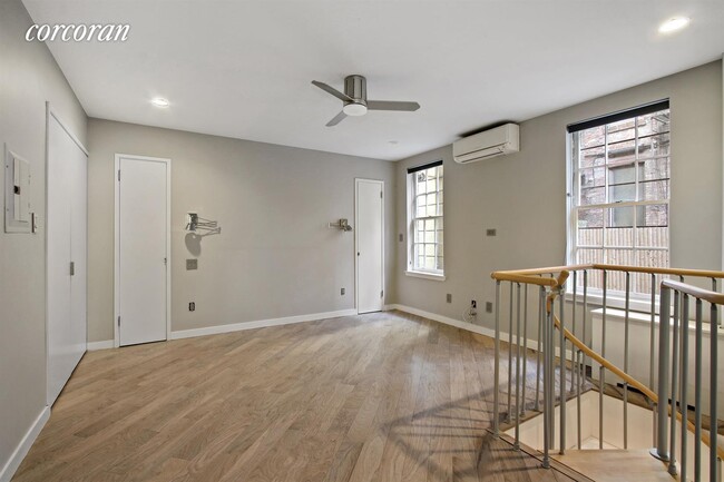 Building Photo - 5-7 Minetta St