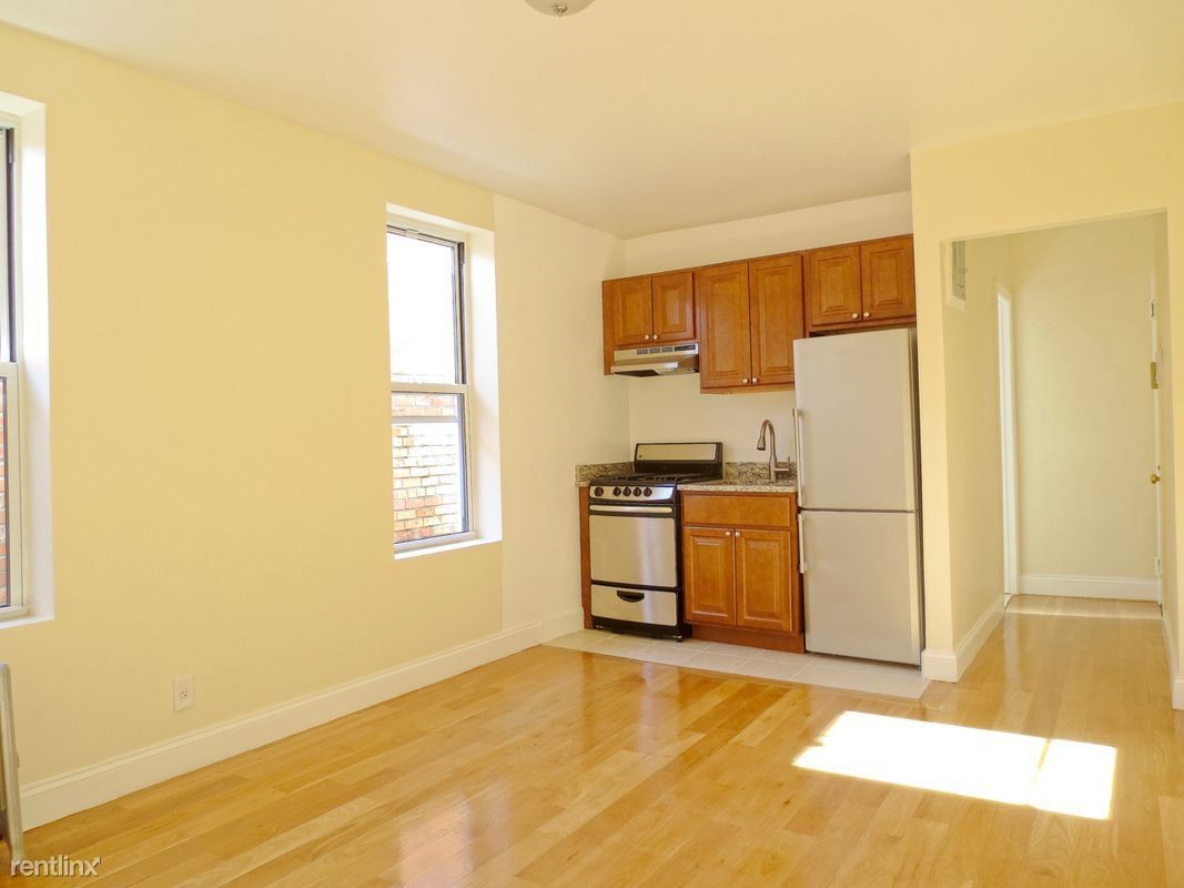 Primary Photo - 3049 Crescent St