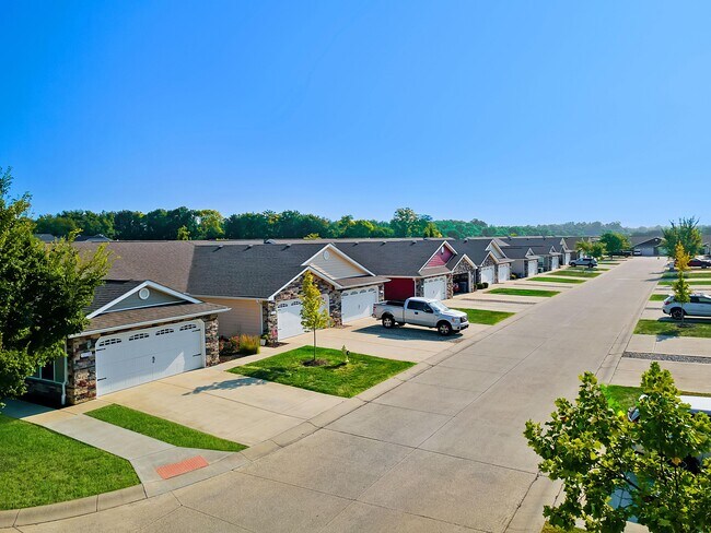 Foto del edificio - Redwood Noblesville Harewood Drive N
