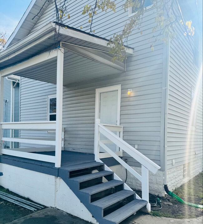 Building Photo - 1066 E 12th Ave