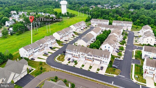 Building Photo - 303 Ellison Dr