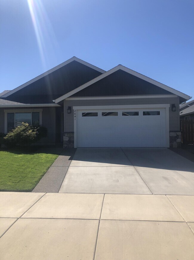 2641 Dahlia Way, Grants Pass, OR 97527 House Rental in Grants Pass