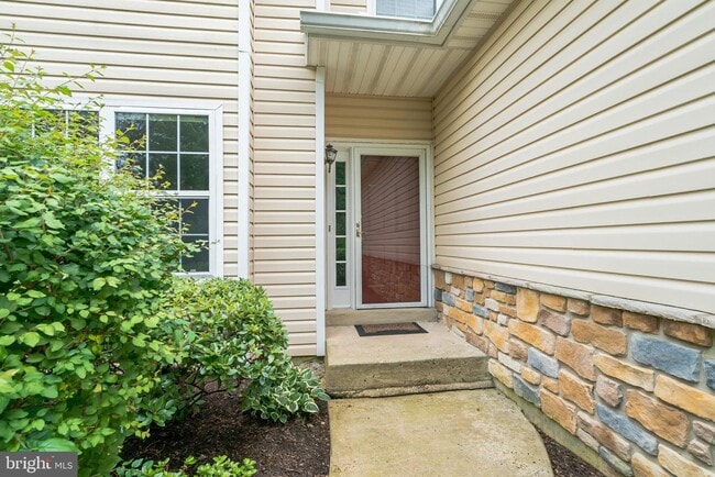 Building Photo - 120 Medinah Dr
