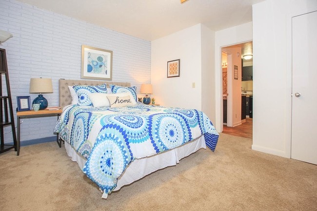 COZY MASTER BEDROOM - Oakstone Ridge