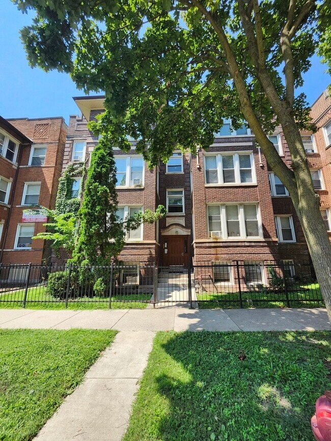 Building Photo - 6730 S Clyde Ave