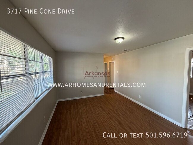 Building Photo - 3717 Pine Cone Dr