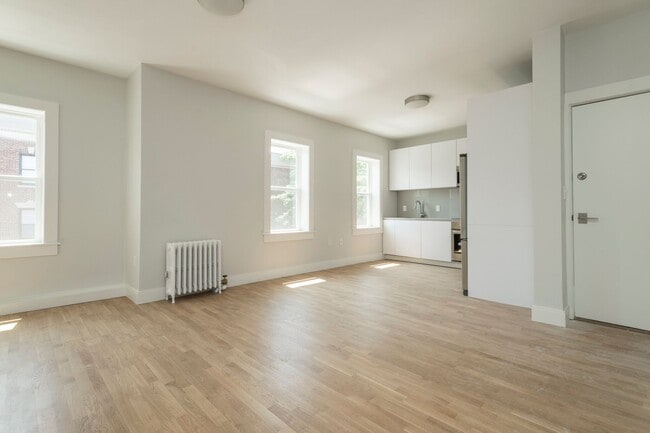 Building Photo - 3 Bedroom