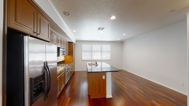 Building Photo - 5406 W 149th Pl