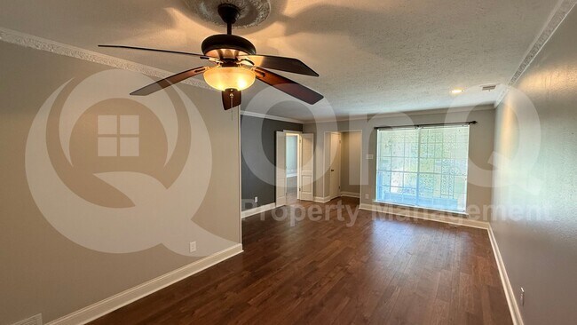 Foto del edificio - 8347 Lullwater Dr