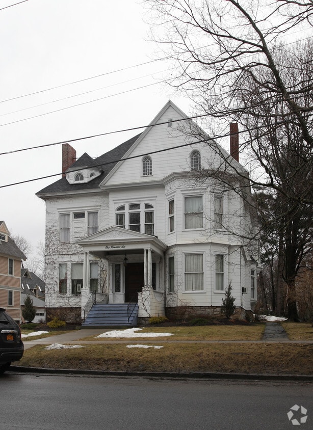 Building Photo - 106 S William St