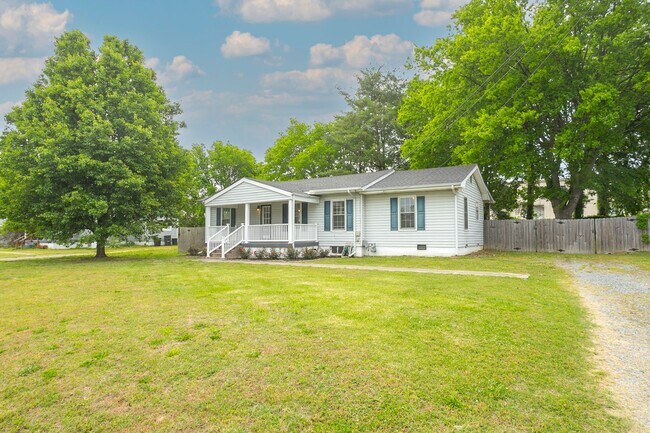 Building Photo - Lovely Home in Old Hickory