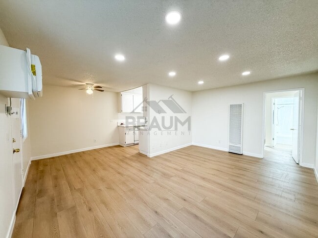 Building Photo - 6612 Sylmar Ave