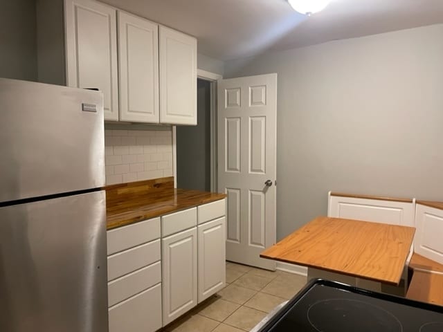 Building Photo - 1BR/1BA with vinyl plank and fresh paint t...